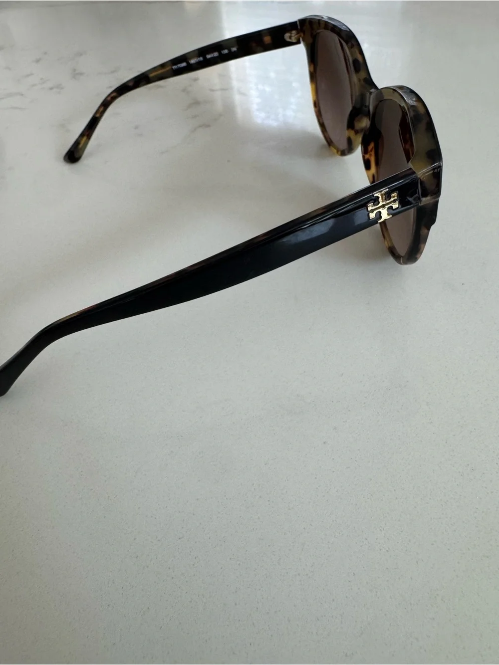Tory Burch TY7095 sunglasses in tortoise shell & black